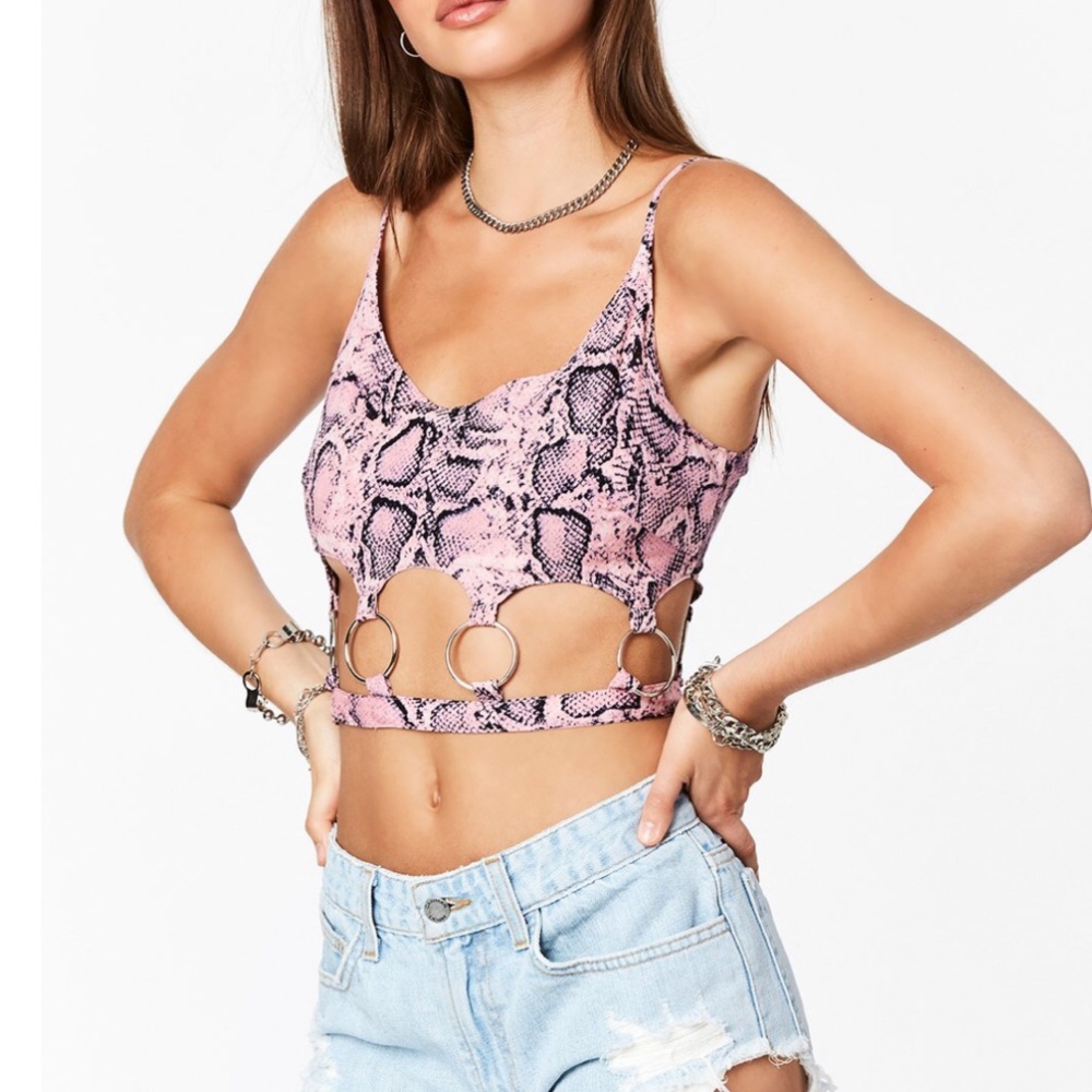 O-Ring cut out crop top